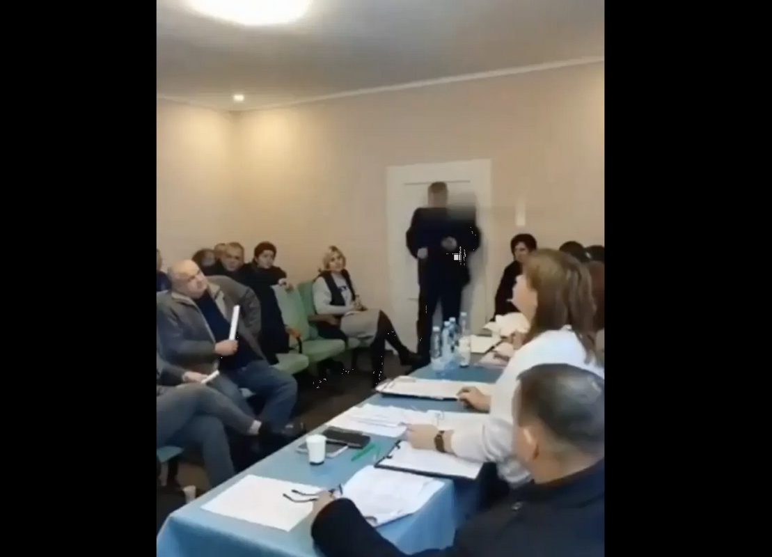 Un concejal ucraniano detona varias granadas en el pleno de un ayuntamiento