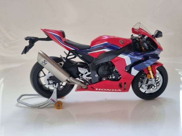 cbr1000-1.jpg