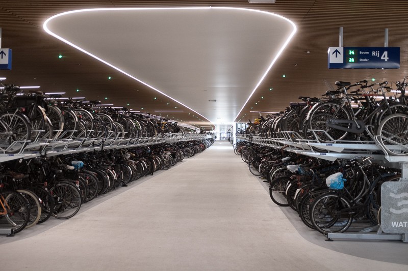 https://i.postimg.cc/KvhKhJYB/Amsterdam-Parking-Sous-Marin-Nord-Central-Station1.jpg