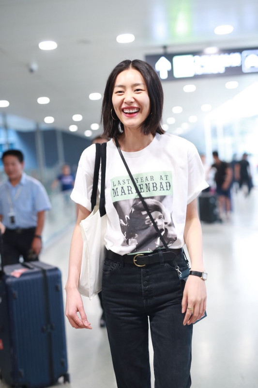liu-wen-at-airport-in-shanghai-09-05-2018-2