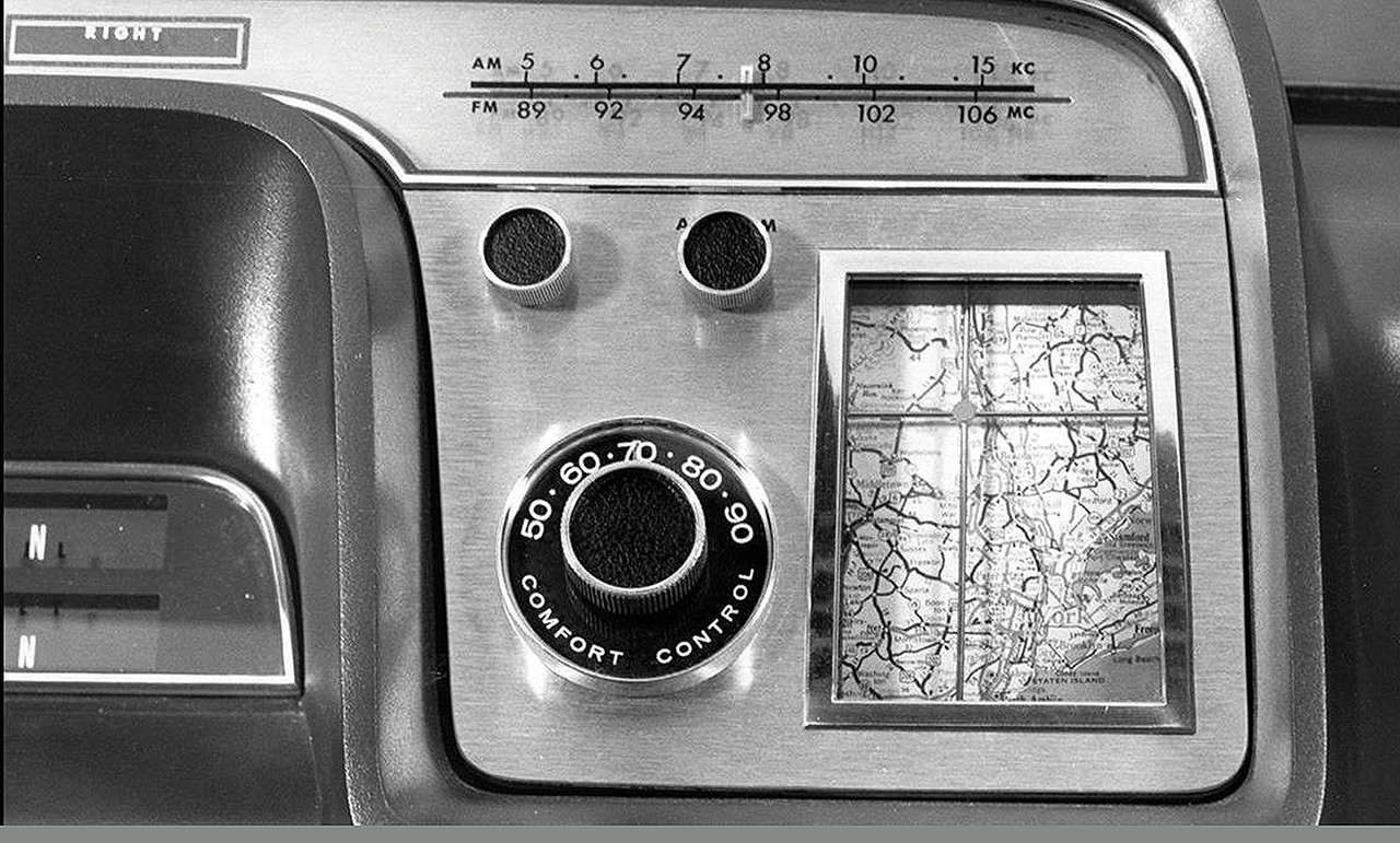 Ford_Concept_Aurora_navigation_system_1964_01