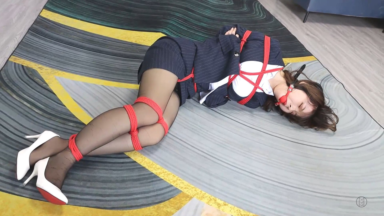 得意客 清清西装套裙捆绑挣扎.mp4_20240328_185212.982