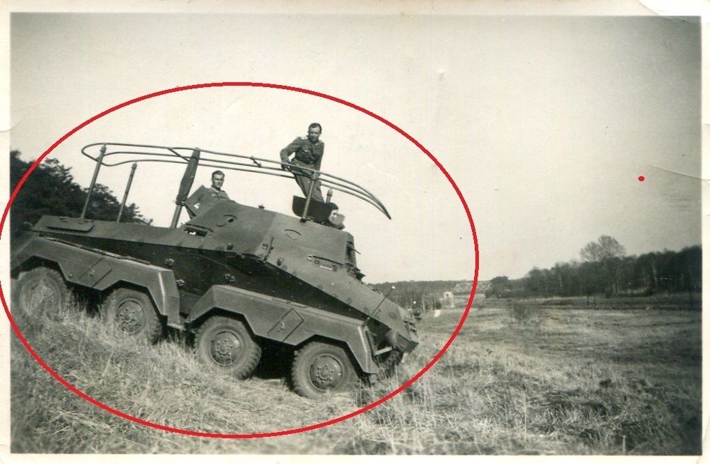 Foto WW II ACHT RAD Panzer FUNK Spähwagen