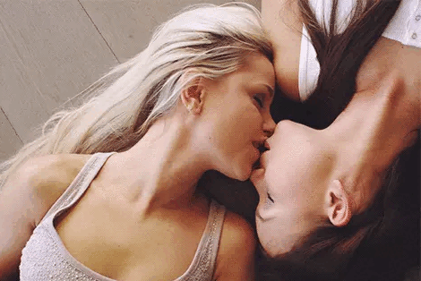 kiss3-c31b0a43e8.gif