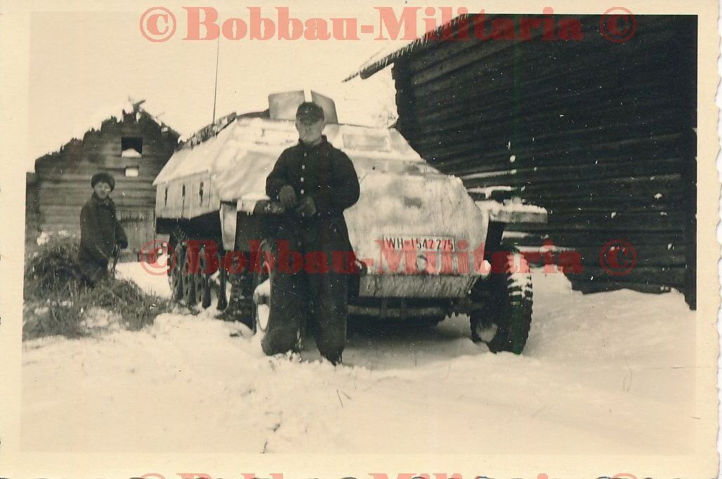 Russland schw.Panzerjäger Abt.655 mit SdKfz 251 mit MG weiße Wintertarnung2
