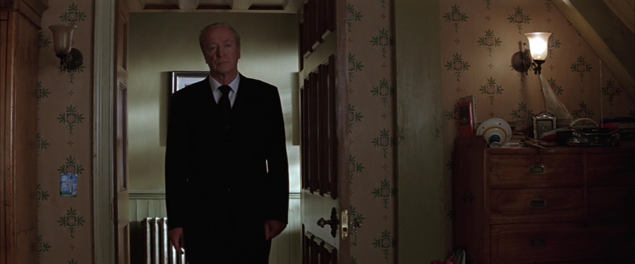 Batman Begins 2005 BluRay [Hindi + Tamil + English] 480p, 720p, 1080p ESub Screenshot