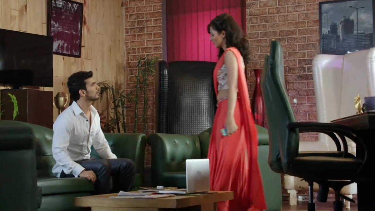 Cute Girl open navel from naagin.mkv_snapshot_00.07.276