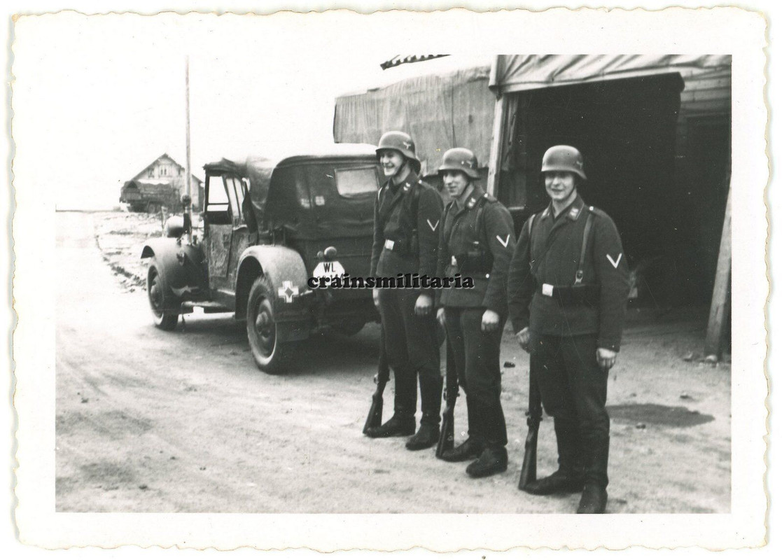Orig. Foto Soldaten bei Kübelwagen Pkw mit Wappen in Norwegen 1940