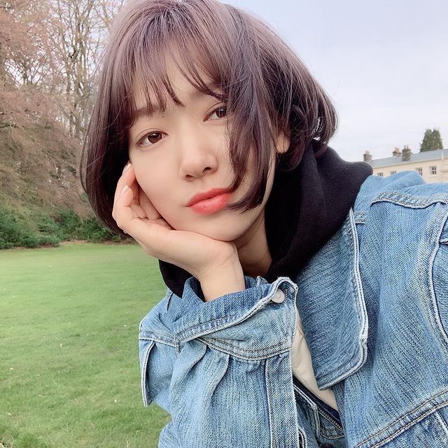 7 Potret selfie Park Shin-hye, si manis yang eksis abis