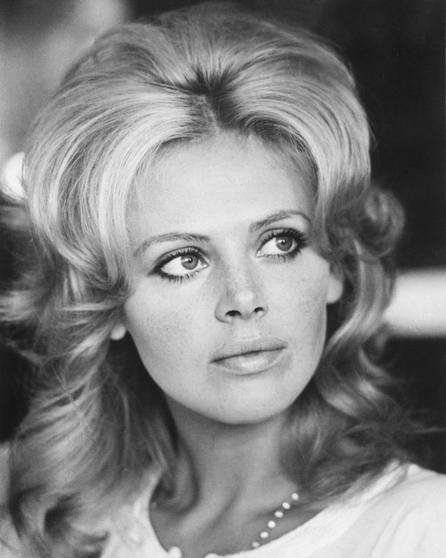 Britt_Ekland_mc65