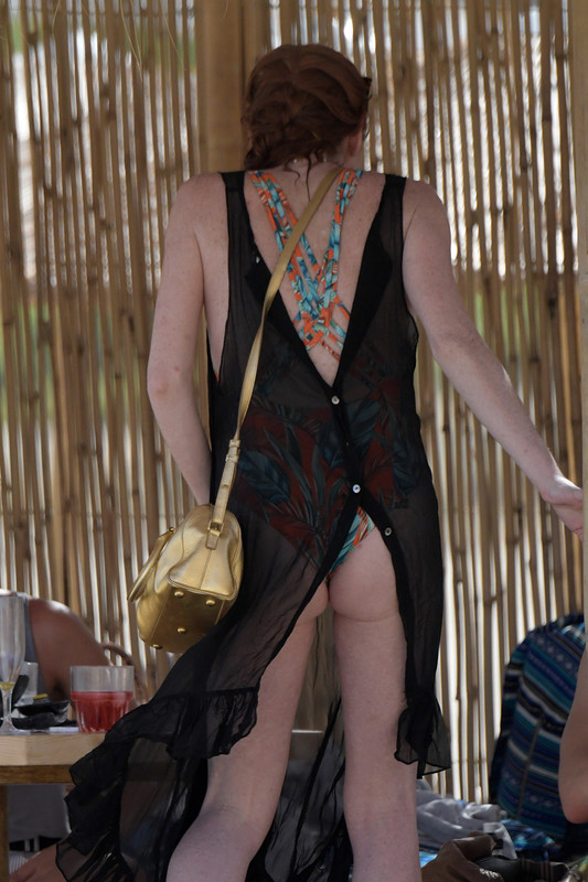 lindsay-lohan-at-the-lohan-beach-house-in-mykonos-6718-27