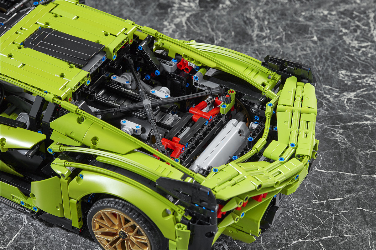 Lego_Technic_LamborghiniSianDetail1