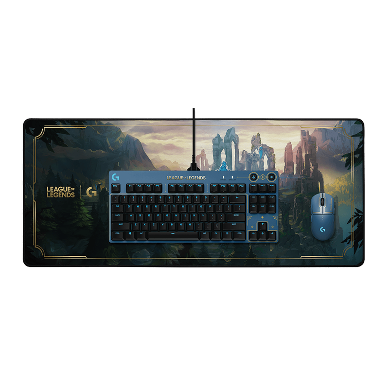 Mouse Pad Gaming Logitech G840 XL League of Legends Edition visto en un entorno de juego.