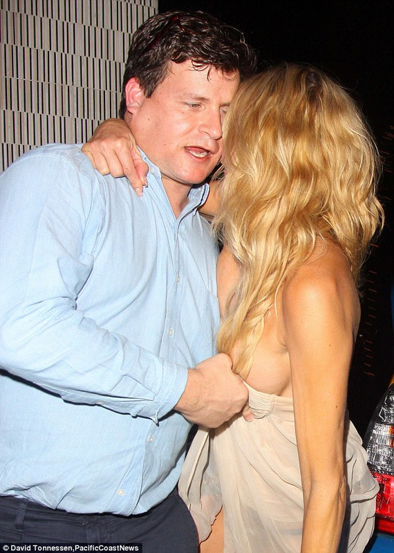 article-2359546-1ABA8737000005DC-657_634x890