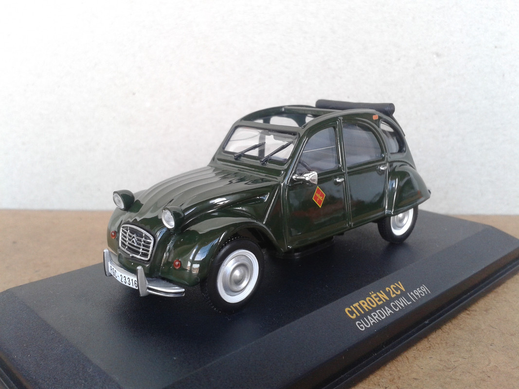 1970 Citroën 2CV 6 “Guardia Civil” (Ixo - nº 13 Nuestros Coches de Policía) (2)