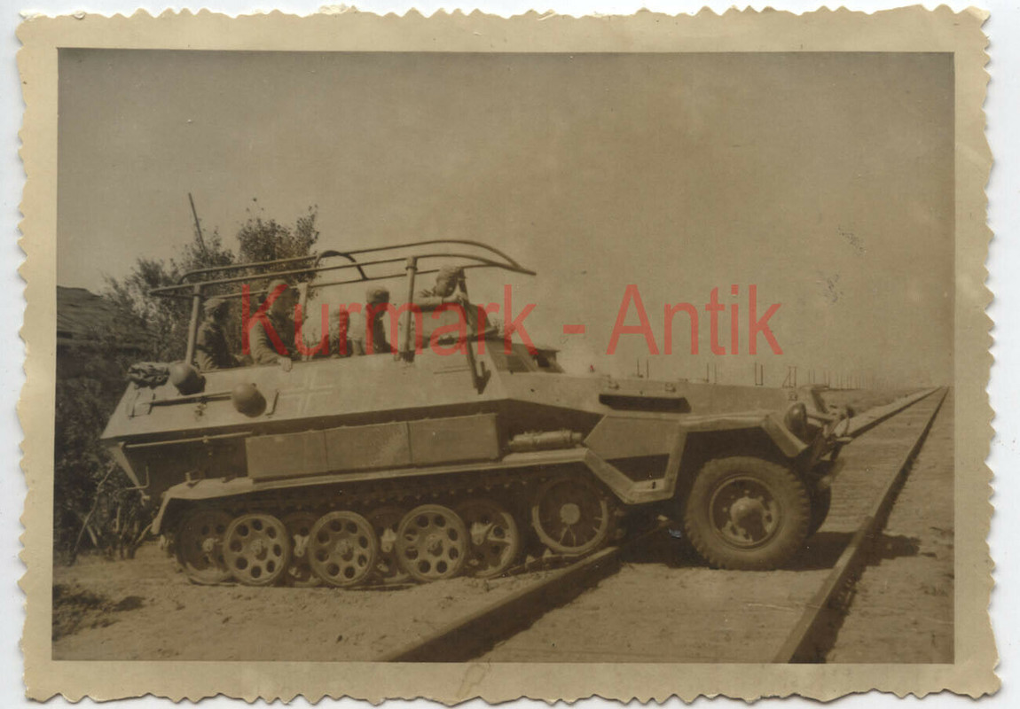 Foto Wehrmacht Russland Front Panzer Spähwagen 251 Funker Rahmen