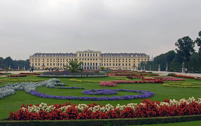 [Image: Schonbrunn-5.jpg]