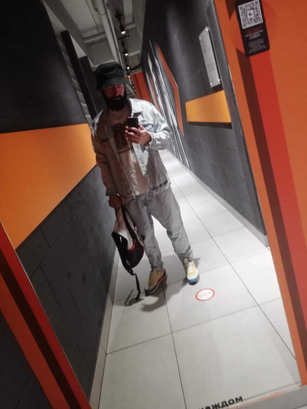 2AD9CA42-4198-41EC-9A1E-D4EE69560CB1