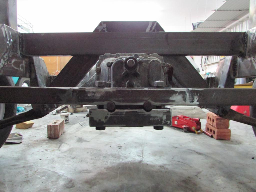 VW Truck Engine & Gearbox mounted (4)