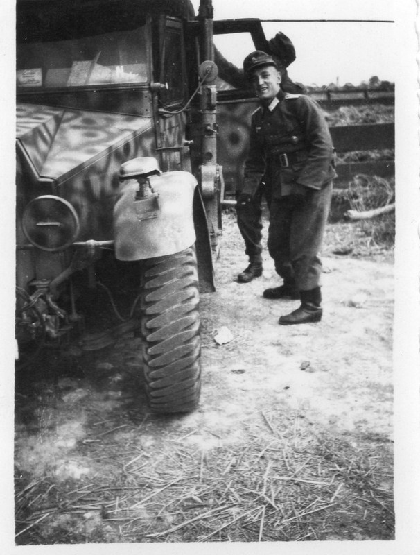 Foto WK 2 Kübelwagen Tarnanstrich Italien1