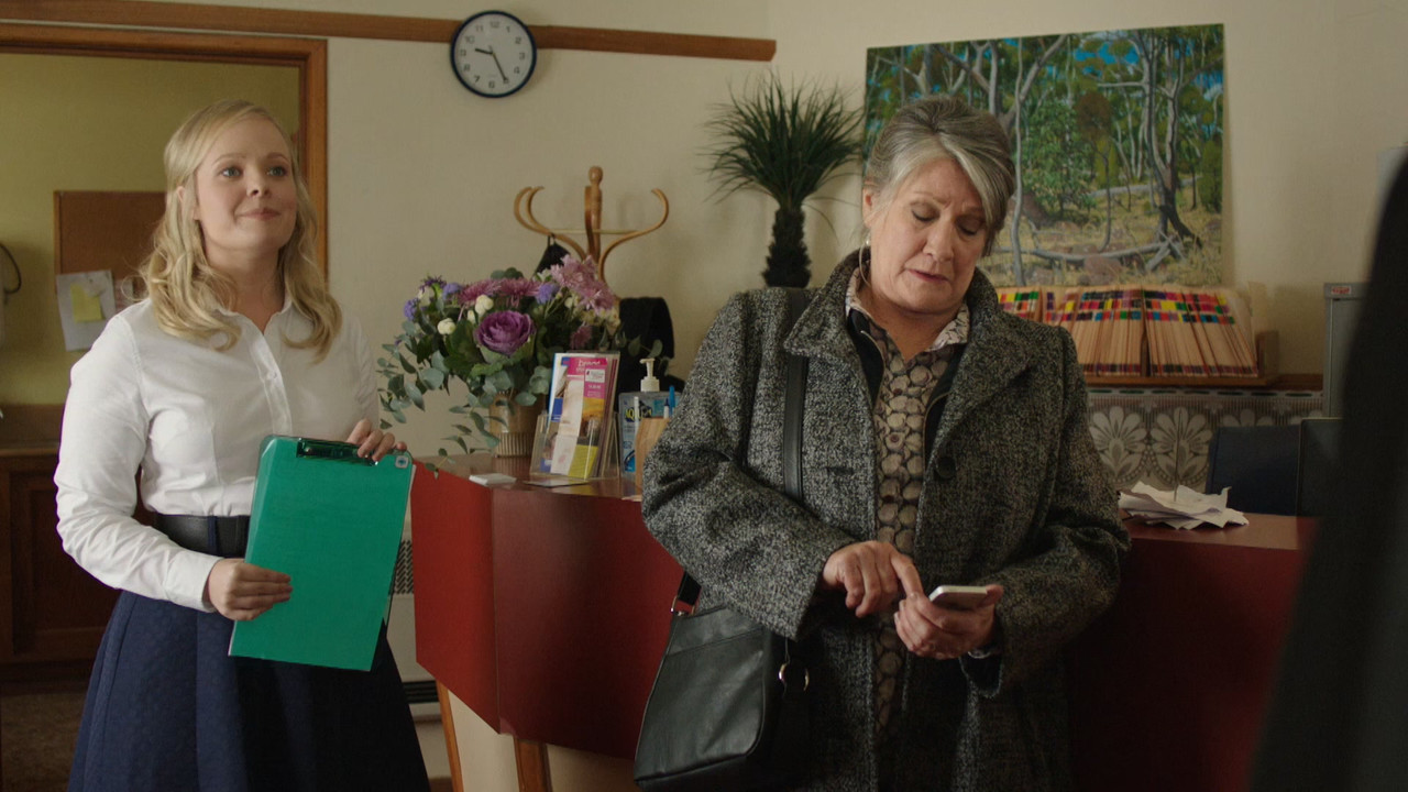 Rosehaven (2016) Season 1 S01 (1080p AMZN WEB-DL x265 HEVC 10bit EAC3 2.0 MONOLITH) [QxR]