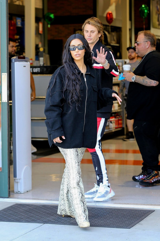 kim-kardashian-on-the-set-of-kuwtk-in-thousand-oaks-09-25-2018-1