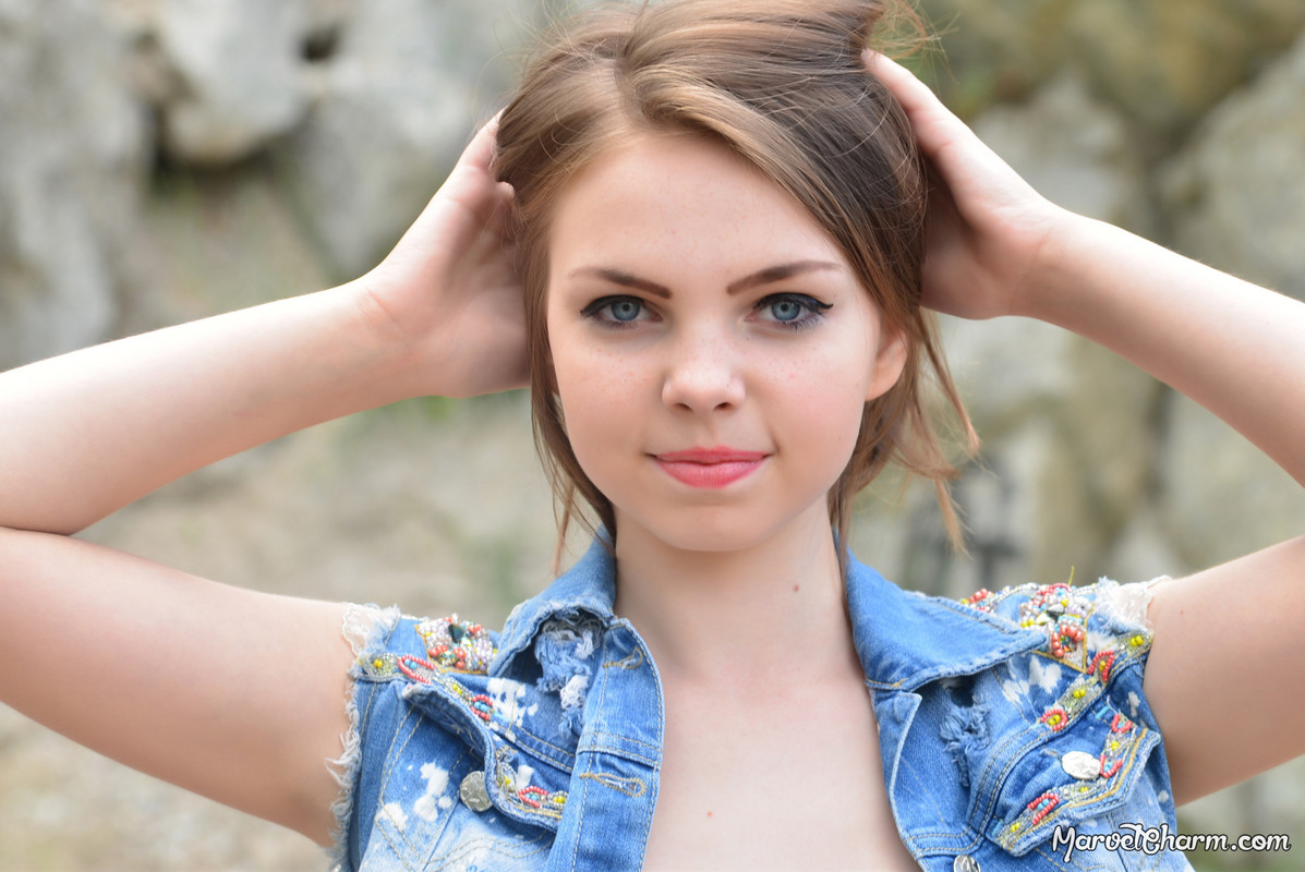 MarvelCharm_Rebecca-Denim-Vest_00103