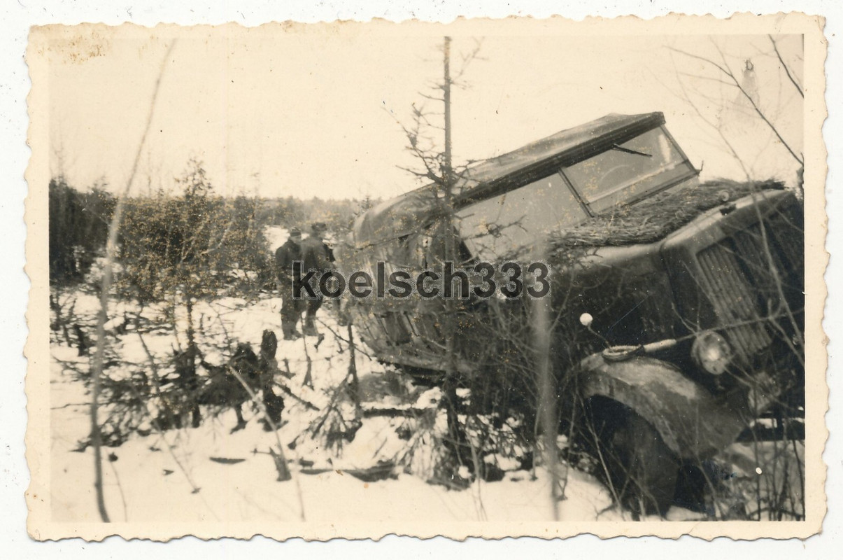 Foto Panzer Halbkette der Wehrmacht im schwierigen Gelände an der Ostfront .. (3)