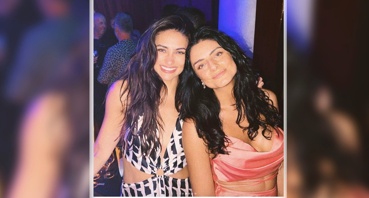 Aislinn Derbez y Renata Notni posan para portadas de revista