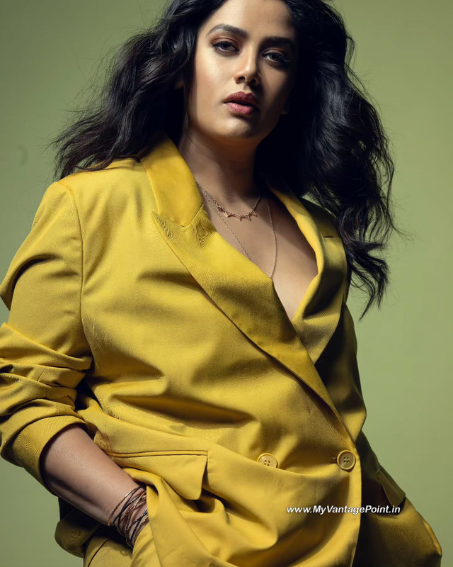 21-Actress-Girija-Oak-Godbole-Photos-Wallpapers-My-Vantage-Point