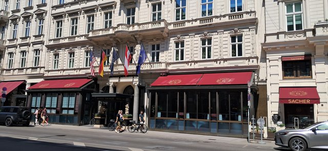 Viena: La ciudad de la música, de las artes y de los sueños - Blogs de Austria - Dia 1: Museo Sisí, biblioteca nacional, Opera y Free tour (53)