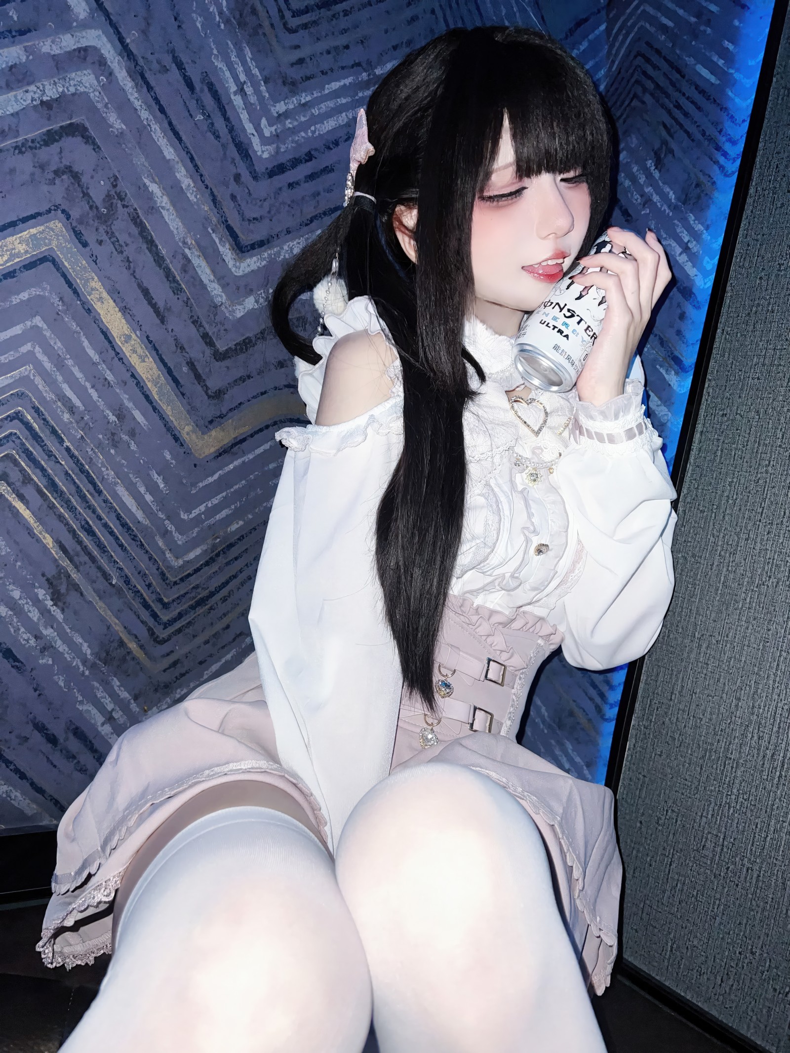 纸悦Etsu_ko《地雷系女子 KTV 约会》主题写真｜氛围感私房套图[44P-438.8M]插图3