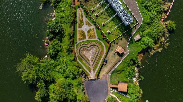 Informasi harga tiket masuk Tanjung Duriat, tempat wisata di Sumedang yang lagi hits.