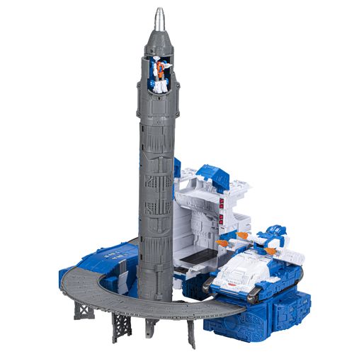 Generations-Selects-Titan-Guardian-Lunar-10