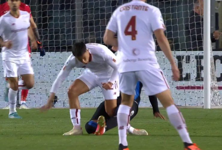 infortunio dybala atalanta roma brutto fallo palomino