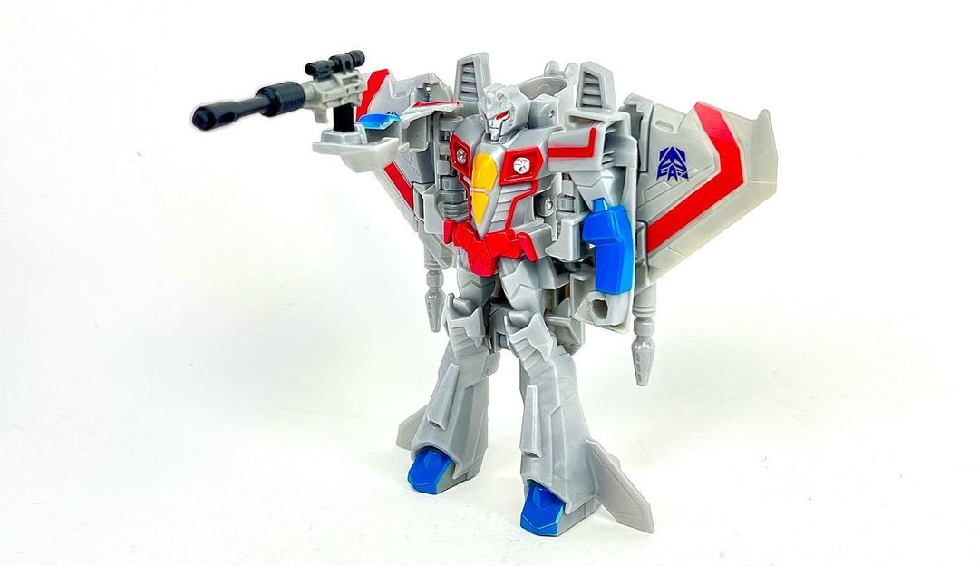 Buzzworthy-Bumblebee-Cyberverse-Starscream-11