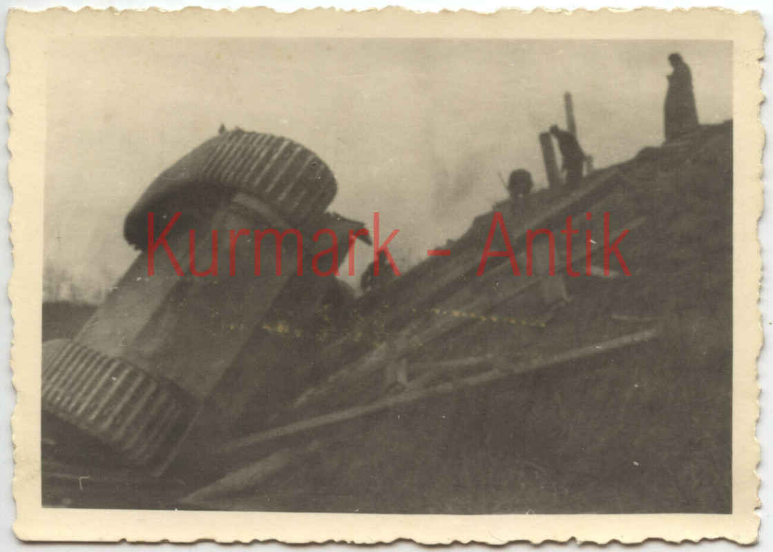 Foto Wehrmacht Panzer Tiger I camo TARN crash Kopfstand Brücke Unfall