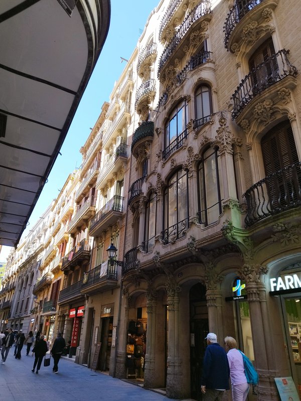 Barcelona 2025 - Blogs de España - Dia 2. Jueves 17 de Abril. El barrio gótico. (2)