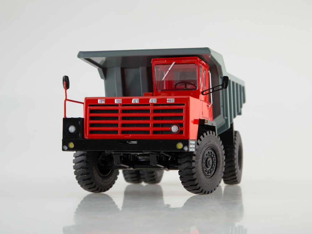 БЕЛАЗ-540А, красныйсерый 01