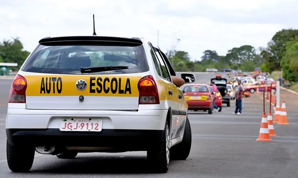 Contran aprova resolução que acaba com obrigação de aula em autoescola