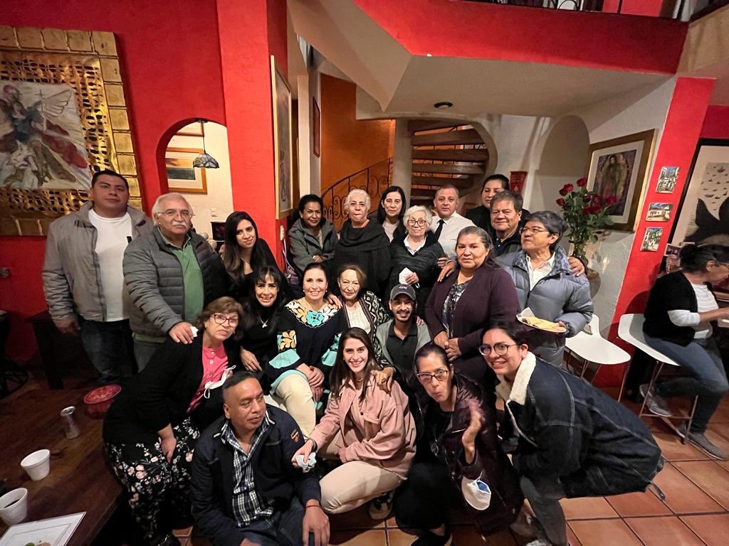 Rosario Robles celebra su libertad con su familia