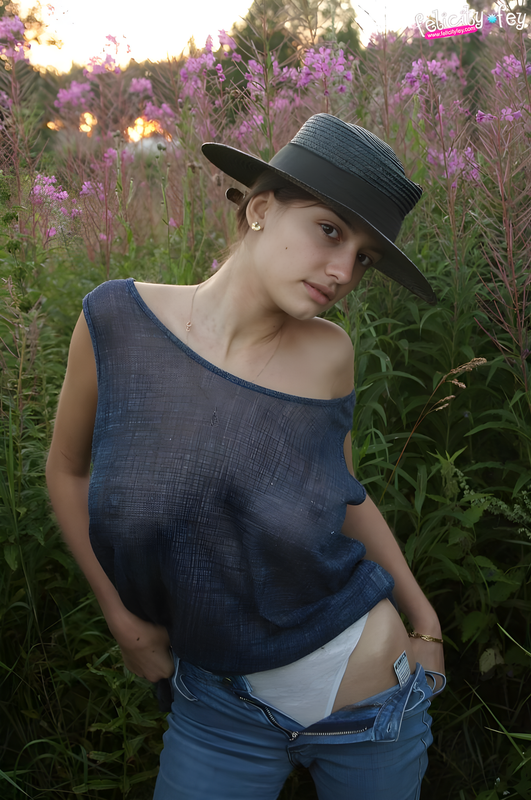 felicity-fey_00334-lg_4k