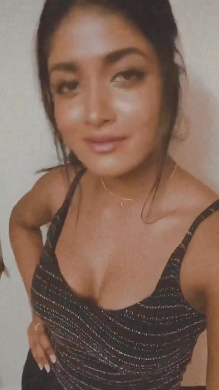 Dimple Hayati hot 30