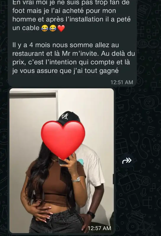 Conversation WhatsApp : un client confirme que le calendrier est bien installé sur son téléphone