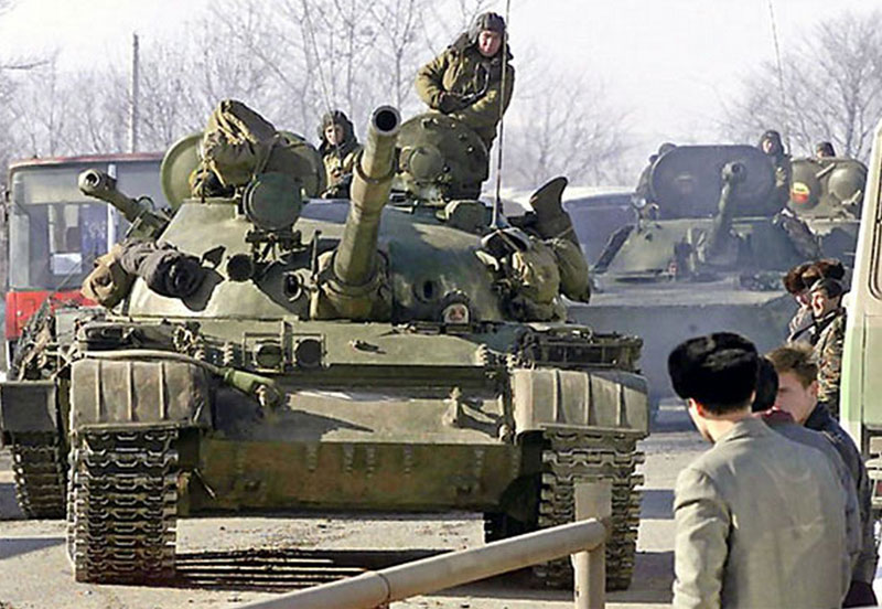 Orosz-T-62-s-PT-76-csecsenf-ld-n-1995-96.jpg