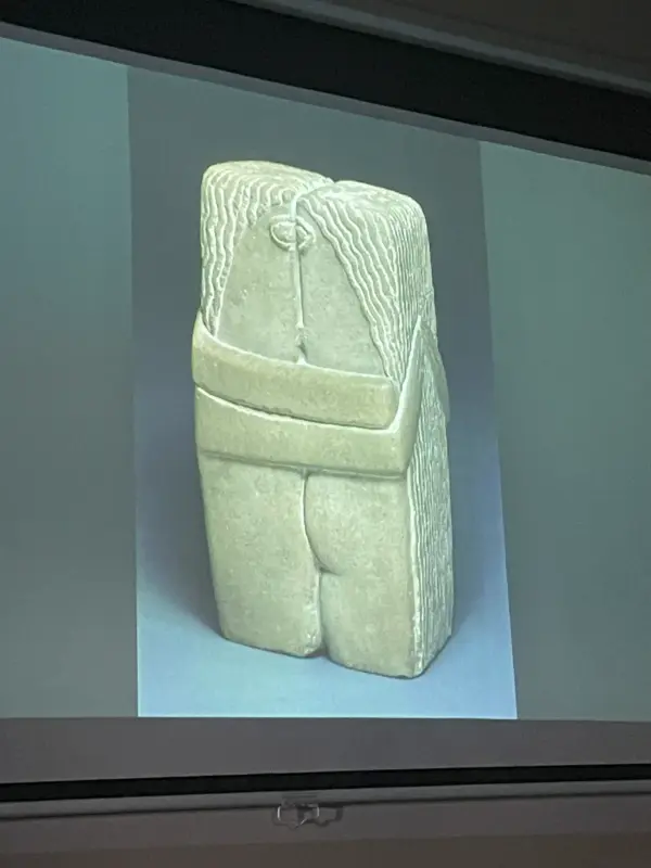 a photo of a lecture slide depicting Constantin Brâncuși's The Kiss (Le Baiser)