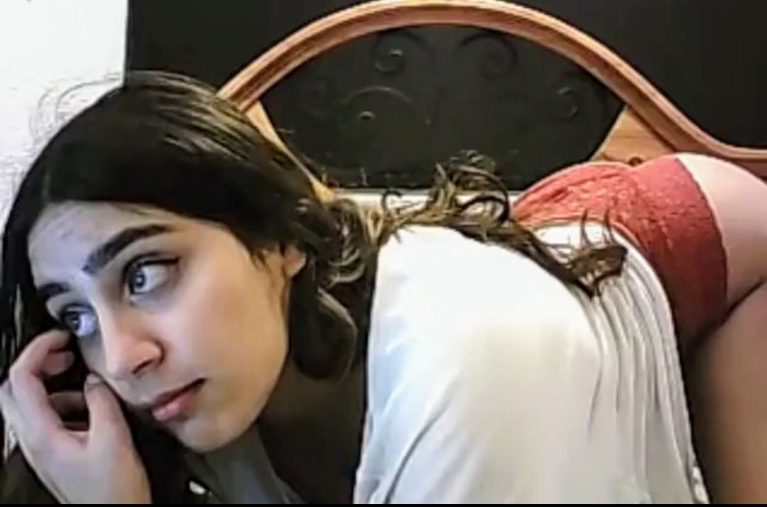 Desi nri girl flashing her boob and rubbing hard exclusive clip