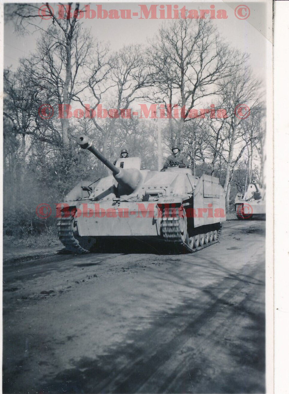 Foto Sturmgeschütz Langrohr Saukopfblende Seitenschürzen Nummer 93122 STUG