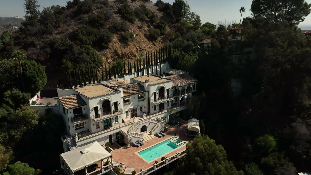 vlcsnap-2023-08-19-23h54m32s355