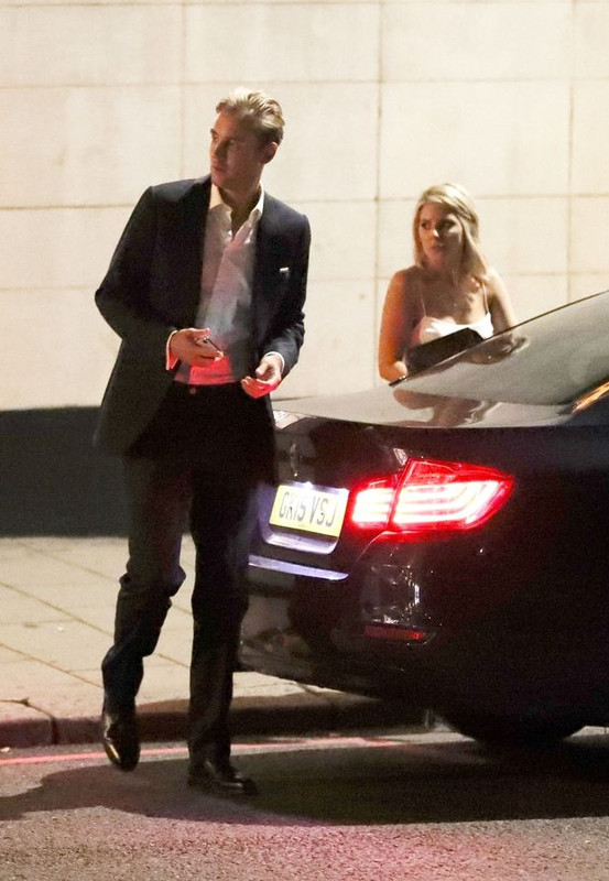 0_PAY-PREMIUM-EXCLUSIVE-Mollie-King-and-Stuart-Broad-Back-on (3)